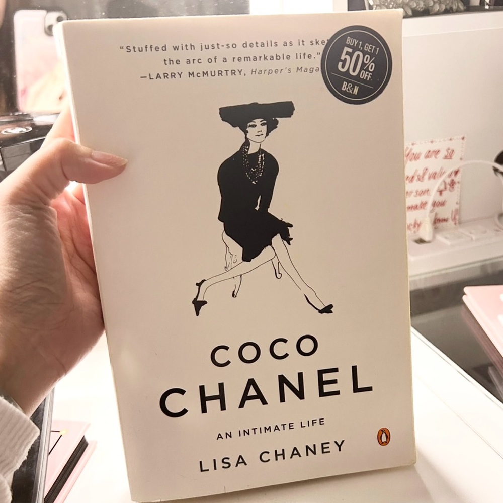 Coco Chanel: An Intimate Life Book